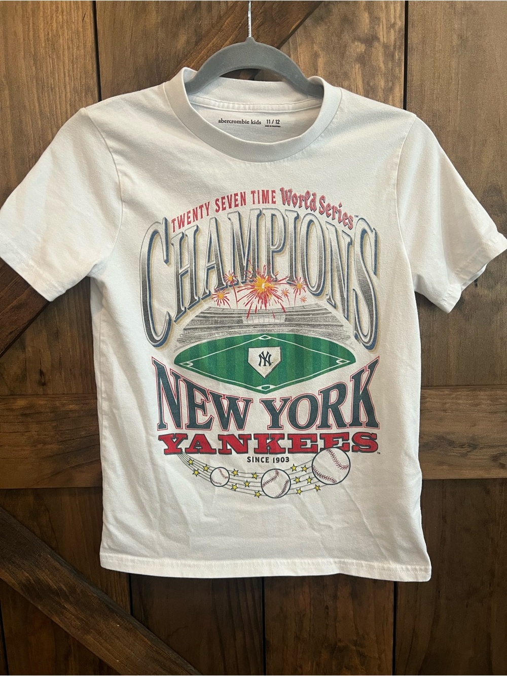 Abercrombie Kids White New York Yankees 'Champions' Graphic Tee
